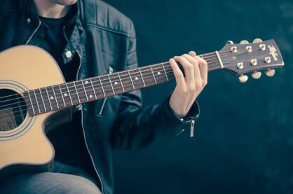 Jak odróżnić gitarę klasyczną od akustycznej 