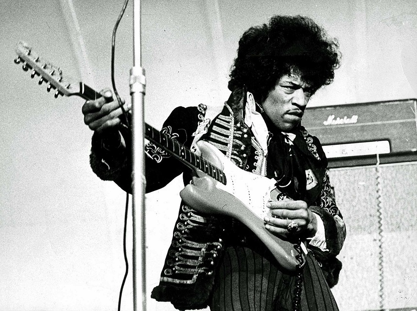 Jimi Hendrix ze swoim Stratocasterem